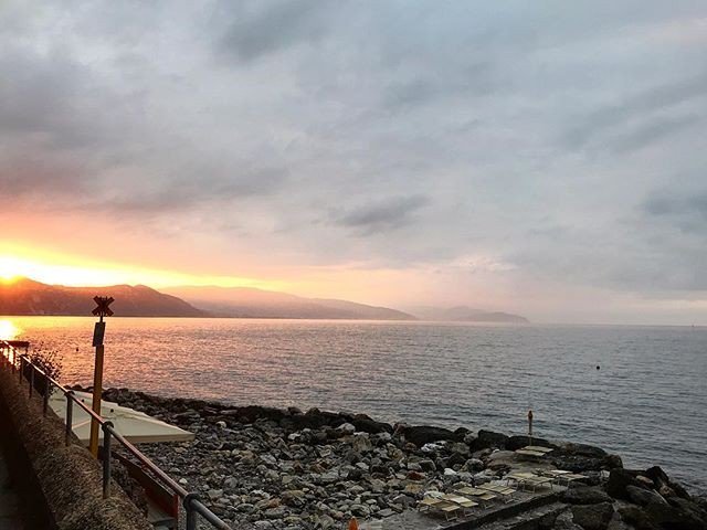 ift.tt/2FtXvi3 “Sunrise, sunrise
Looks like mornin' in your eyes...” #albarunner #liguria #mediterranean #golfodeltigullio #montediportofino #tigullio #santamargheritaligure #paraggi #portofino #ilmaredimilano #runlovers #iocorroqui #reconnectwithyournature 📷: @and…