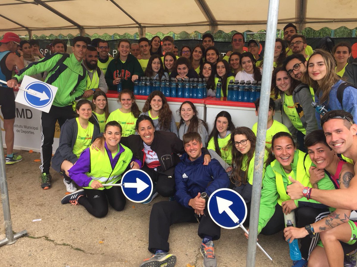 La asociación deportiva Acción y voluntarios BYON vuelve a citar a 160 voluntarios al Triatlón de Sevilla. Somos más que una empresa de eventos , completamos un evento ... 😎 #FelizLunes