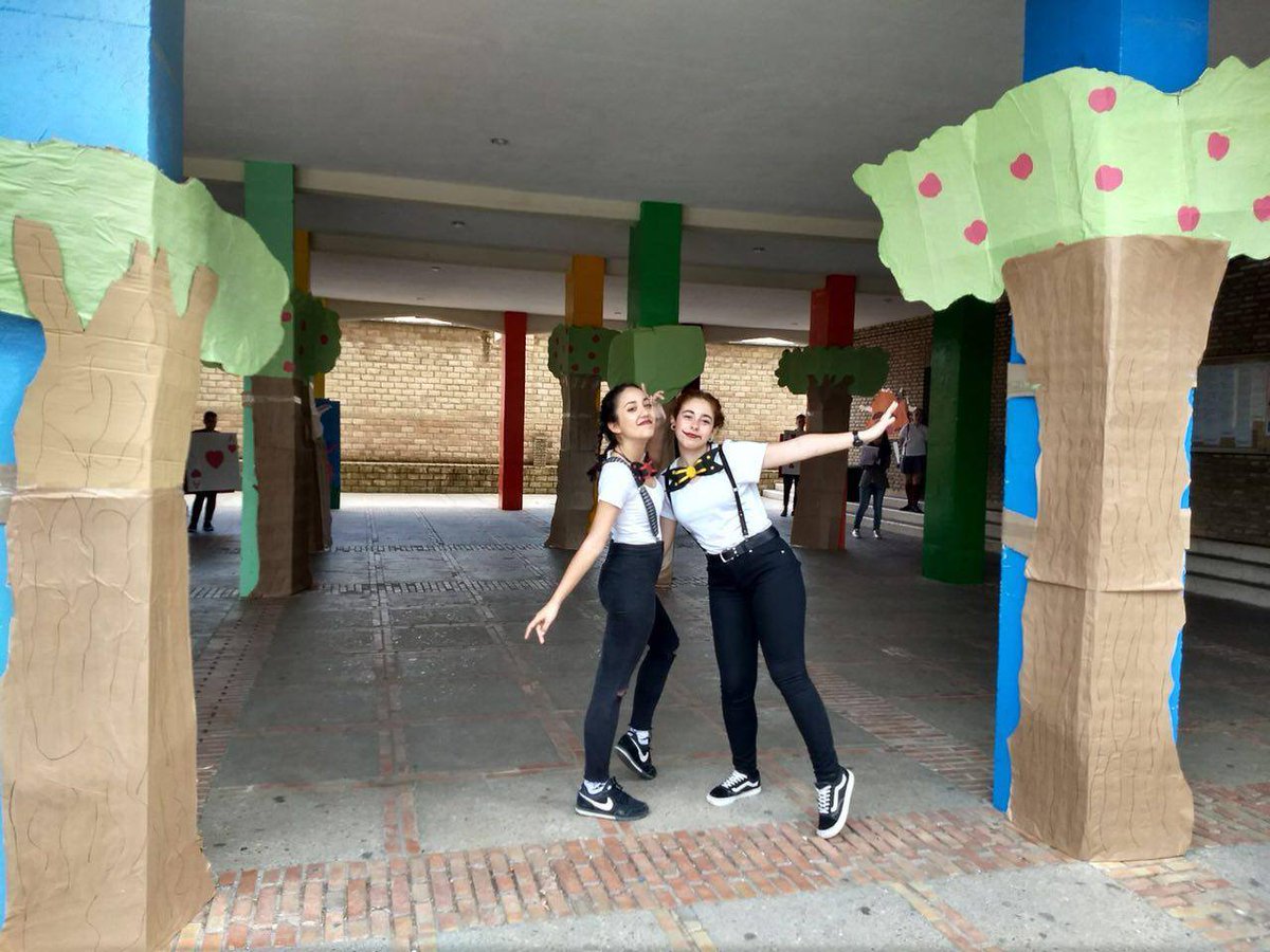 MercedariasC's tweet image. ¡Más fotos de "ALICE IN WONDERLAND"!