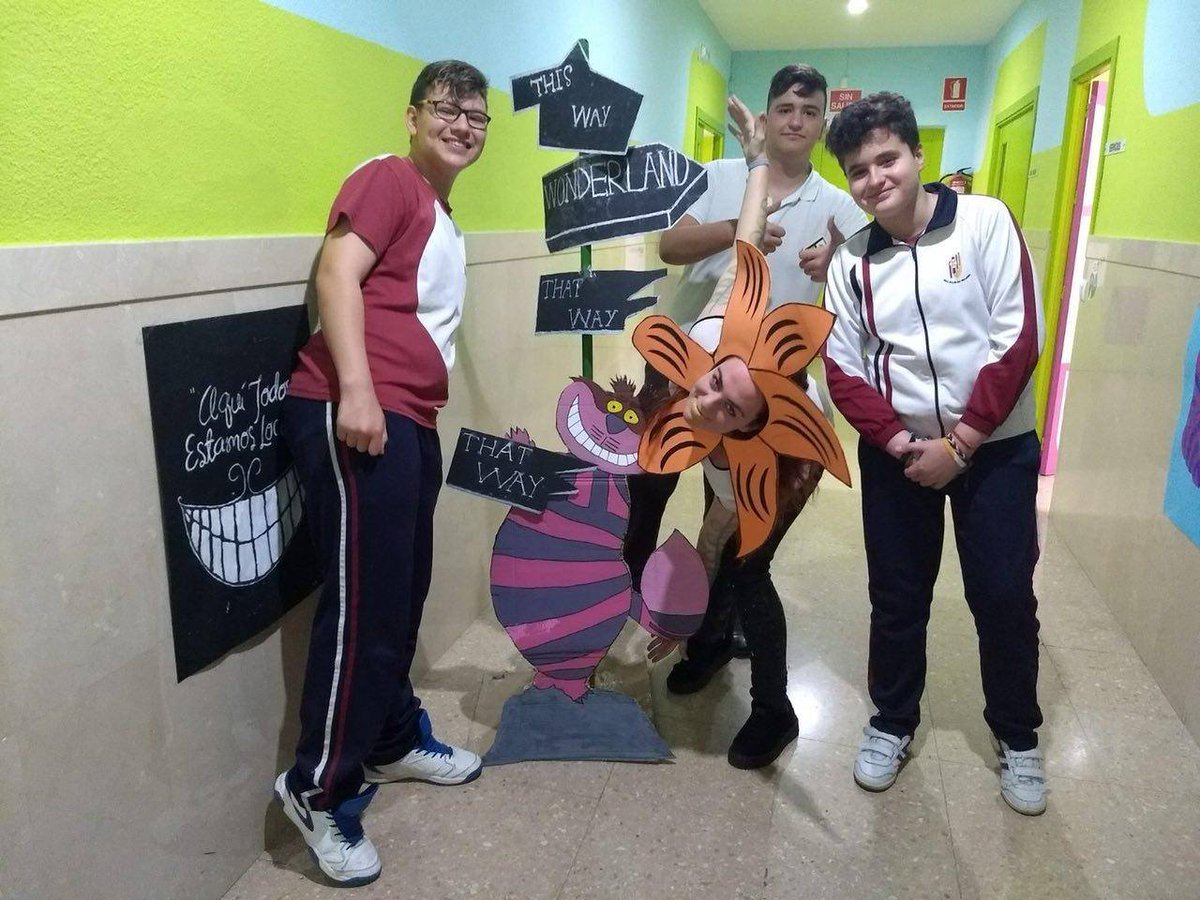 MercedariasC's tweet image. ¡Más fotos de "ALICE IN WONDERLAND"!