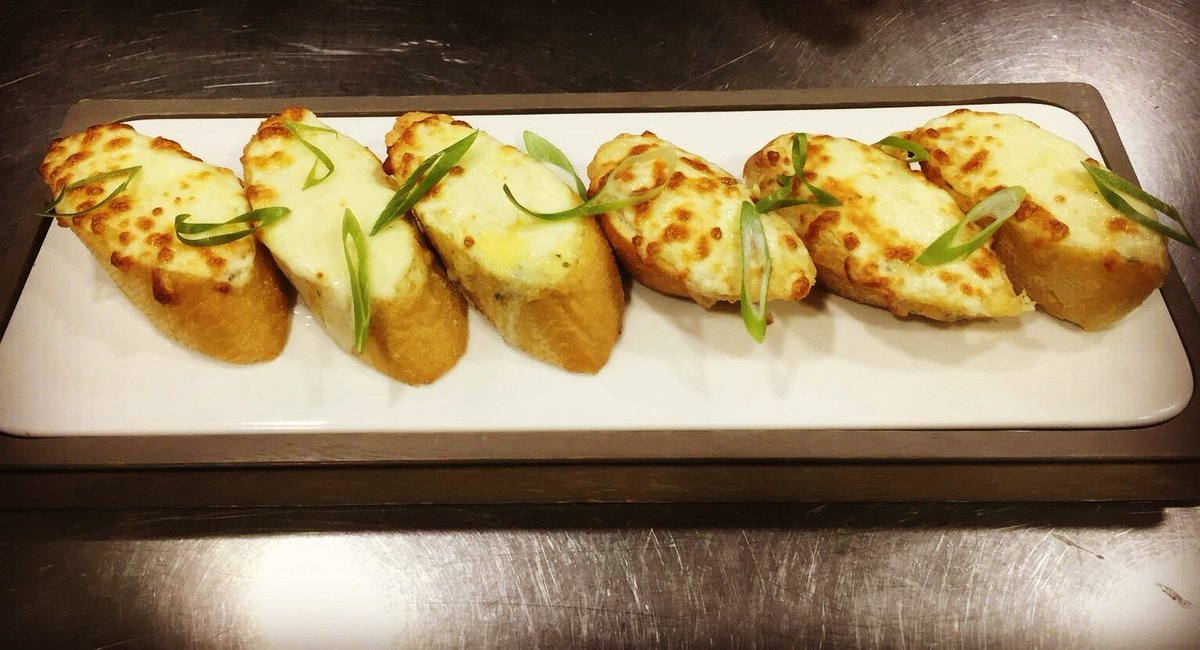 Cocobambu_rest's tweet photo. ¿Has probado nuestro pan de ajo al estilo brasileño 🇧🇷?😋😋Sí...lo sabemos...¿Para cuándo reservamos tu mesa? 😎 #revolutionfood #brasilfood 

#CocoBambú🌴🏄‍♂️ #Foodlover #foodporn #food #foodie #gastronomía #torremolinos #bajondillo #pandeajo #malaga #CostadelSol #andalucía https://t.co/GCGH5QgWIT