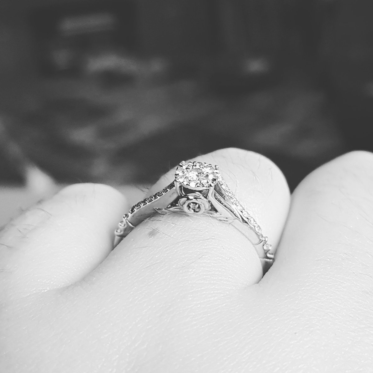 JadeTho93752501's tweet image. Luckiest girl in the world!👰💍 #bellering #disneycollection #waltdisneyworldwedding #weddingplanning #disneyfairytaleweddings