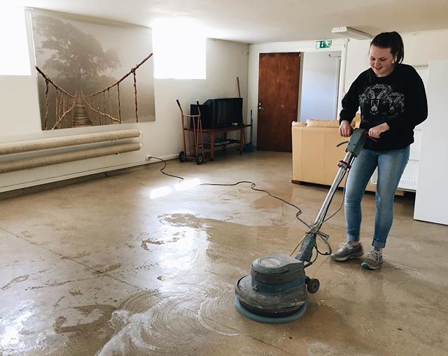 ywamrestenas's tweet photo. || Julia and I are currently renovating and cleaning up Lillstugan, which is this hang out room for our students, guests and staff. Always fun to see something new and fresh, and daring to dream. https://t.co/DHpQiXA2Vu https://t.co/cXYN3UBClk