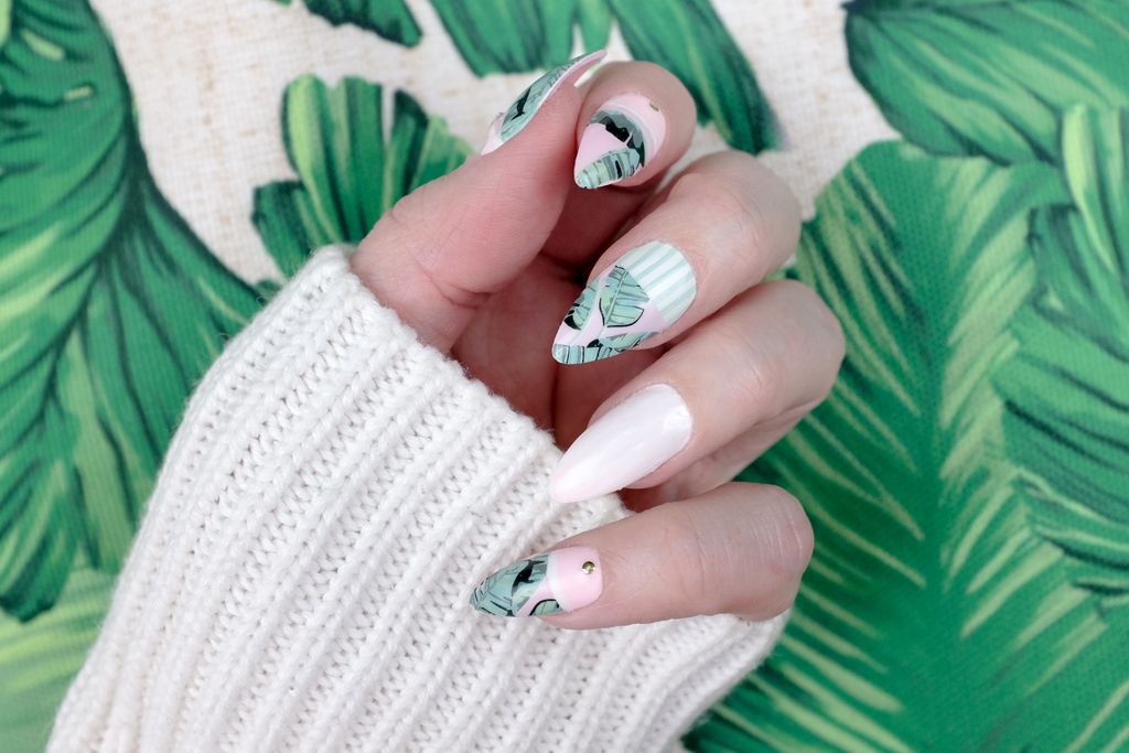 fashiolista's tweet photo. Nail art is one way of adding beautiful colors to your life 💅🖤

Check out all the latest Nail Art trends in the link below:
https://t.co/PqwF6iZ5ye https://t.co/ebhcadY9ca