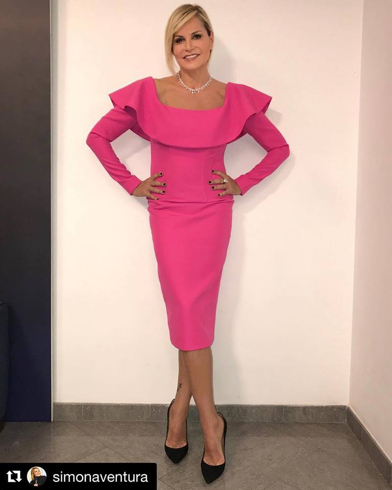 Modaimpresasrl's tweet photo. Simona Ventura wearing Marcobologna in collaboration with ModaImpresa srl #simonaventura #modaimpresa #amici #style #marcobologna https://t.co/zx2ul42WY1