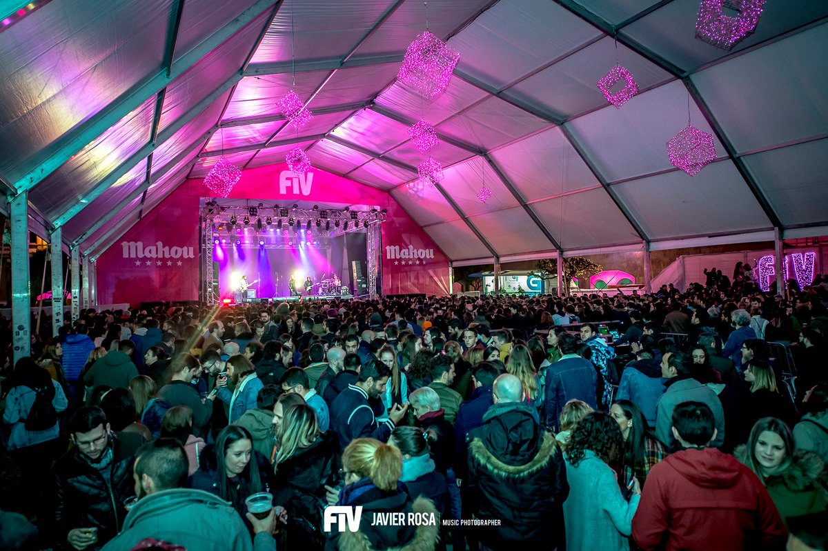 fivdevilalba's tweet photo. Aún con resaca -sobre todo, emocional-, os damos las GRACIAS por haber hecho un #FIV2018 inolvidable. ¡Gracias a todos los artistas, trabajadores, patrocinadores, medios y al público! ¡Vosotros hacéis FIV posible año tras año!
Foto: @javierphotorosa https://t.co/pnjAZpPA2A