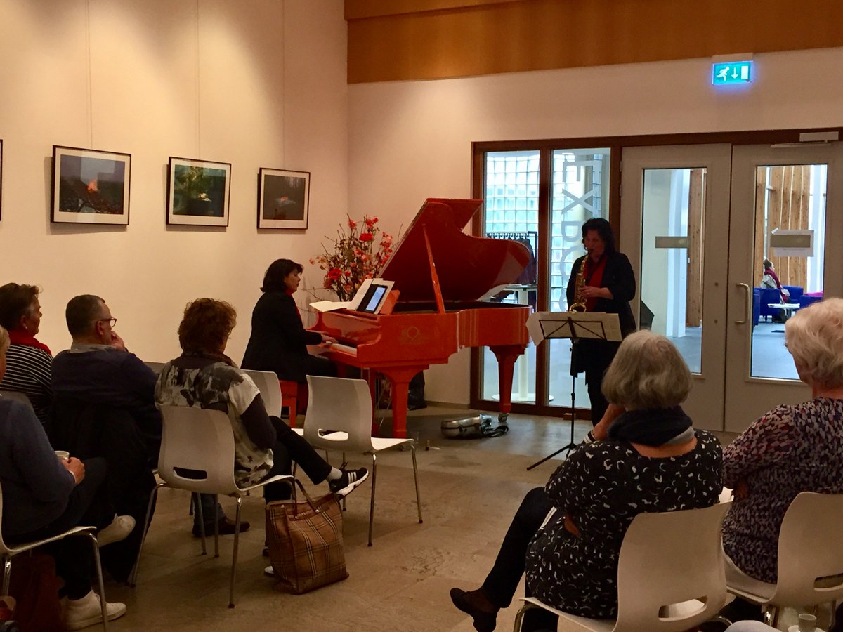 Bijzonder Raadhuispleinconcert met Lisette van de Loo op piano en Cunéra van Lier op saxofoon. Beiden docent bij muziekschool <a href="/DeMuzen/">Muziekschool DeMuzen</a>  saxpiano.nl