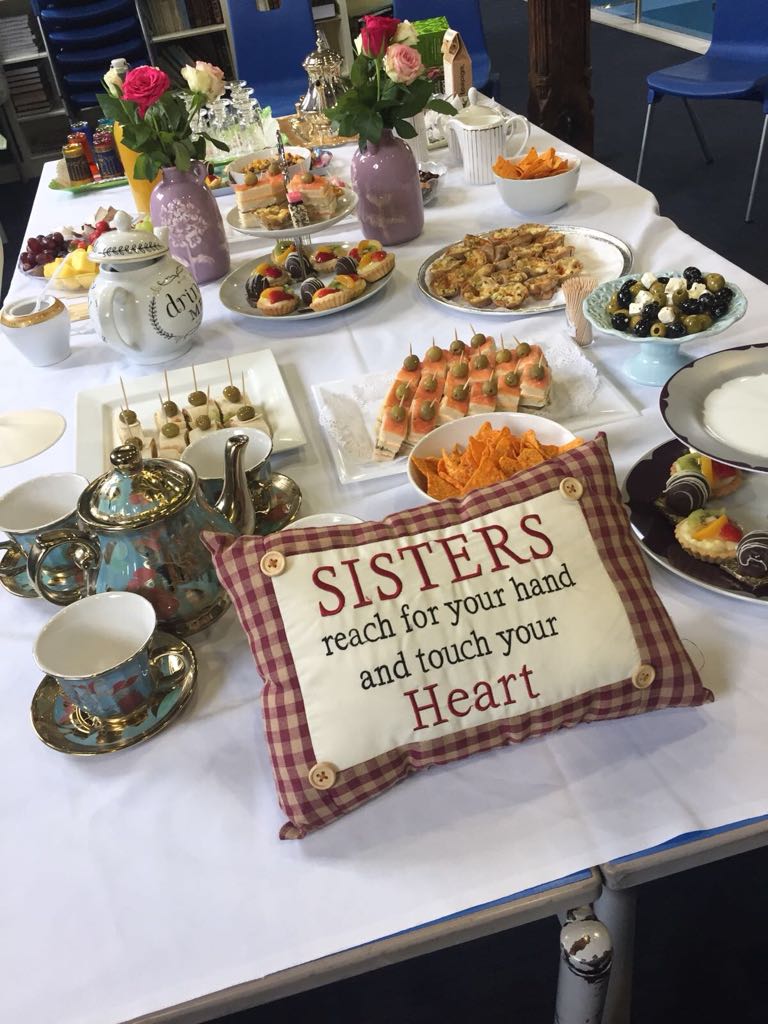 IslamwiseOrg's tweet photo. Pictures from yesterday's monthly gathering for #newmuslim sisters and children @GreenLaneMasjid . Great opportunity for new Muslim Sisters to socialise, learn and have some tasty treats! #SupportNewMuslims https://t.co/auIx5W1YPi