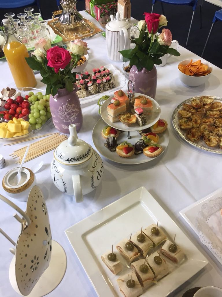 IslamwiseOrg's tweet photo. Pictures from yesterday's monthly gathering for #newmuslim sisters and children @GreenLaneMasjid . Great opportunity for new Muslim Sisters to socialise, learn and have some tasty treats! #SupportNewMuslims https://t.co/auIx5W1YPi