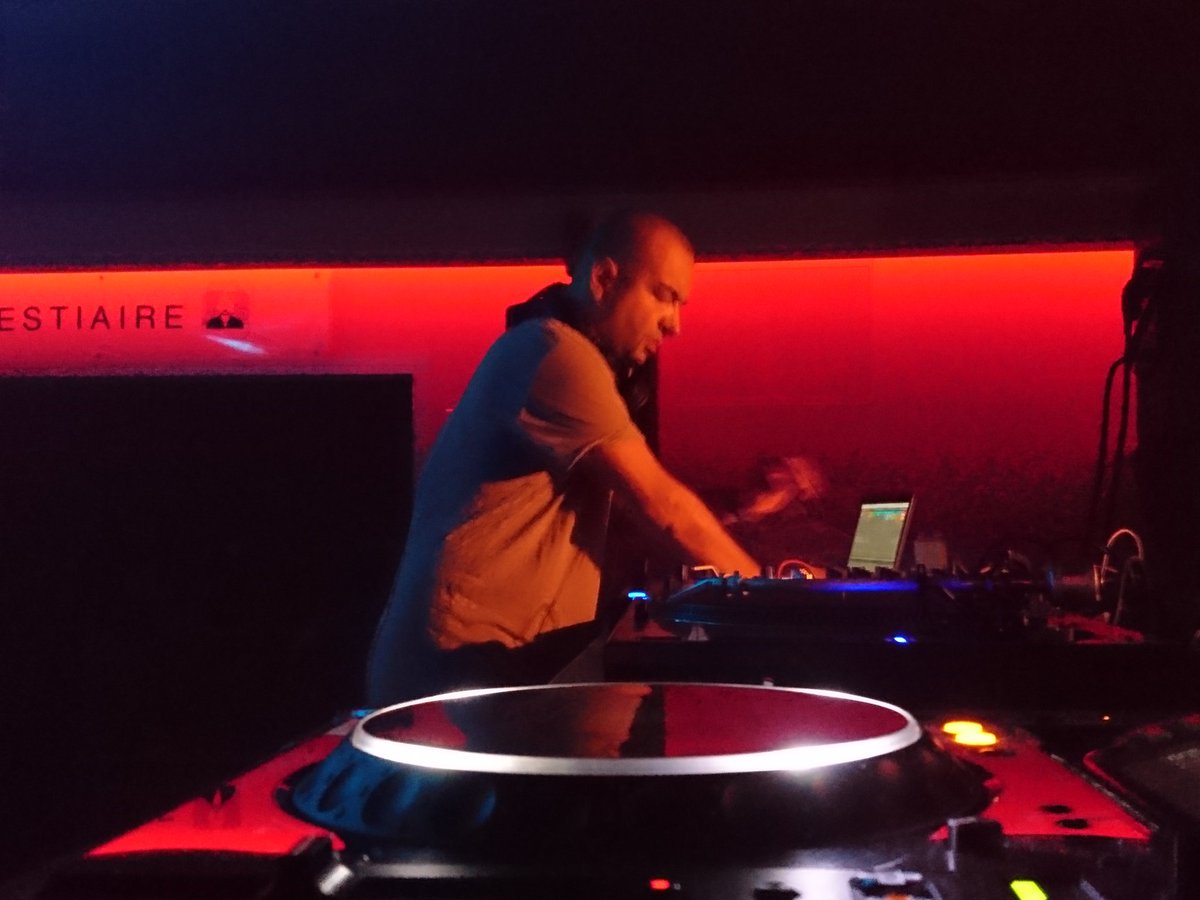 fawkes_85's tweet photo. @KiNK303 some pics I took @club45be and @LeCadran 🎉 🎶 ♥ https://t.co/WJG3V9GLj6