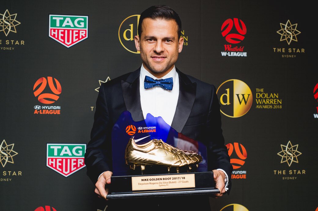 SydneyFC's tweet photo. DOLAN WARREN AWARDS | @OFICIALBob13 receives his @ALeague Golden Boot @TheStarSydney tonight for his record breaking 27 goals in 27 games #SydneyIsSkyBlue #DolanWarren https://t.co/mfkTRA3VDE
