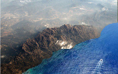 Avui tenim aquesta bonica panoràmica gràcies a un salt que hem fet amb <a href="/SkydiveSEDR/">Club de Parcaigudisme Sant Esteve de les Roures</a> 

Compartiu les fotos del nostre bonic litoral.

#Montserrat #MontserratRoures