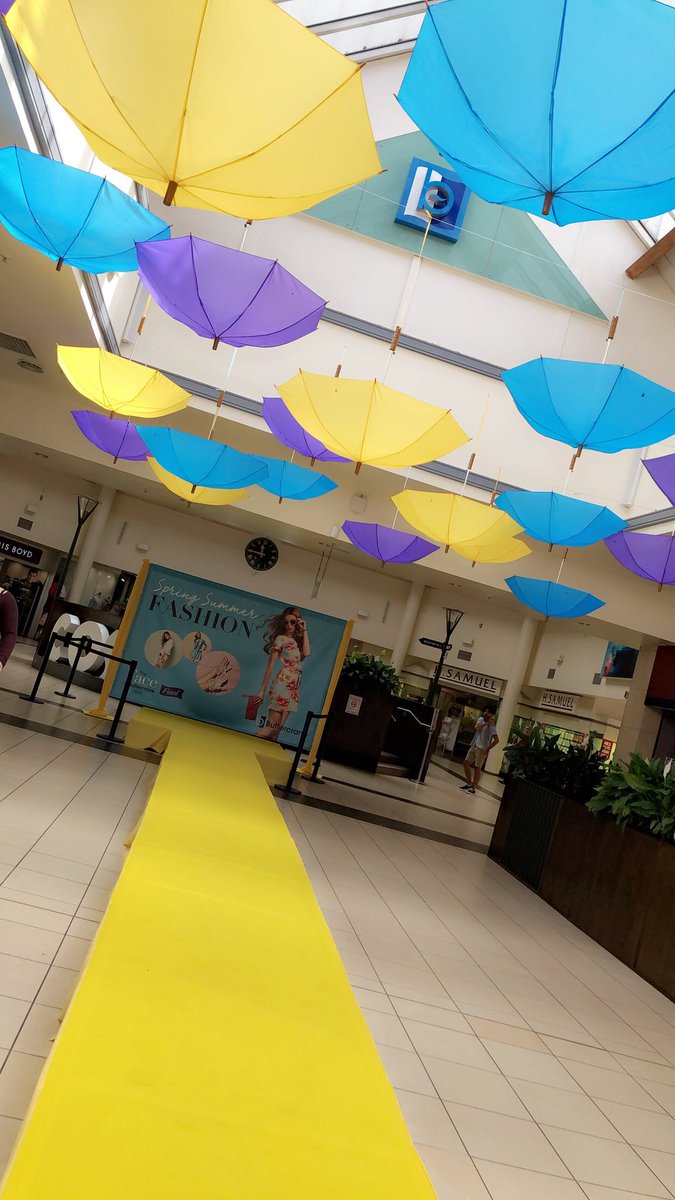 EmmaOneDigital's tweet image. Fantastic day on Saturday at @Buttercrane #Fashion Event and Face of Buttercrane Final! Gorgeous fashion and looks 😍 Thanks to all who made it happen @TheYelloDiamond @macpublicrel @petedaw #Newry 👏🏻