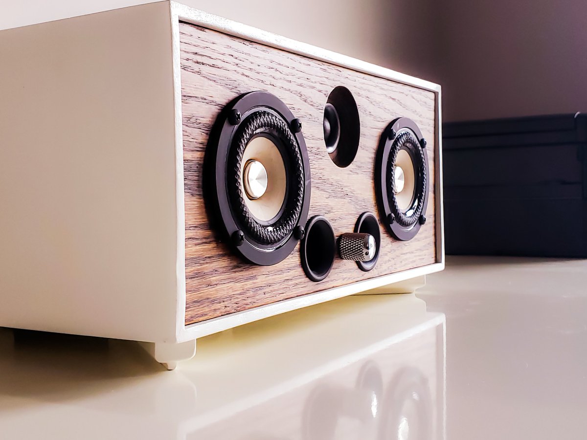 Luxury Wireless Speaker -> PRE-CROWDFUNDING SALE 

Be the first person worldwide to get our new Marquee Kilo 1 speaker! seethis.co/Ln6kJG/