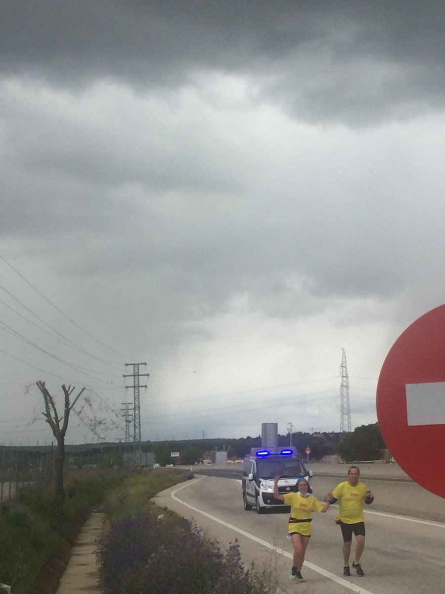 Ens en anem cap a Alcalá Meco a fer costat a la <a href="/dolorsbassac/">Dolors Bassa</a> i la <a href="/ForcadellCarme/">Carme Forcadell Lluís</a>, les nostres preses polítiques a qui apreciem infinitament i després de més de 800 km ho fem ferms, convençuts i d’empeus! <a href="/tv3cat/">TV3 és ara @Som3Cat</a> <a href="/324cat/">3catinfo</a> <a href="/BeatrizTalegon/">Bea Talegón</a> <a href="/gabrielrufian/">Gabriel Rufián</a> #KMSxlaLlibertat #Seguim 🎗