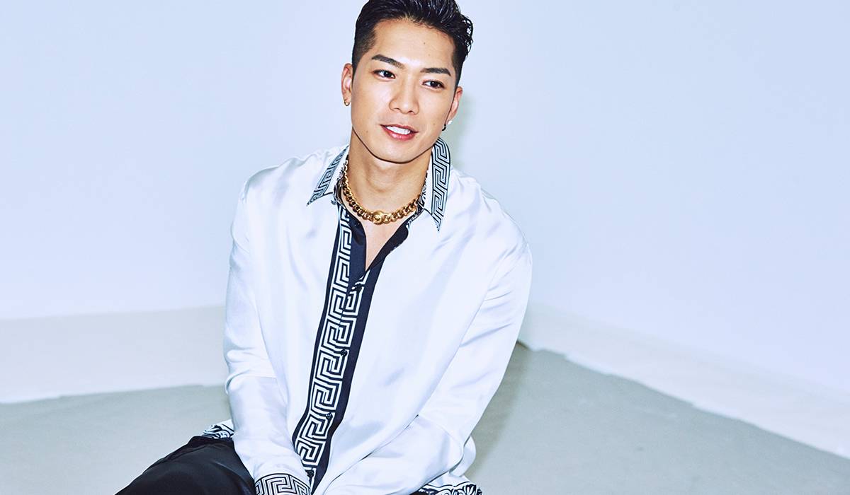 Exile 最新ニュース 記事 Swayが考える 女性用フレグランスの理想とは Versace Dylan Blue Femmeの魅力についてdoberman Infinityのswayに聞く 女性には香りをふわりと漂わせてほしい 少し動いたときや近くに寄ると感じられるほどの ささやかで