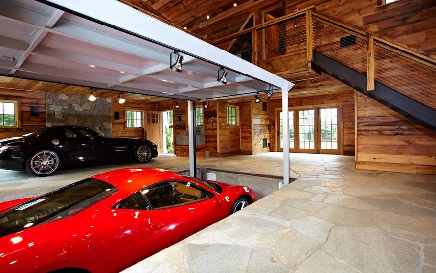 rachel_debarros's tweet photo. Thinking of doing a little redecorating....yeah, this will do just fine! #mondaymancave #racheldebarros #wonderspawn #gearheaddiva https://t.co/Q53Uzii5cJ