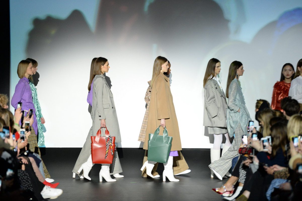 - Remember tomorrow's deadline for show application -

Any brand wishing to showcase on the official schedule during Copenhagen Fashion Week must send an application to Copenhagen Fashion Week no later then 1 May 2018.

APPLY HERE: copenhagenfashionweek.com/apply/

#cphfw #cfw
