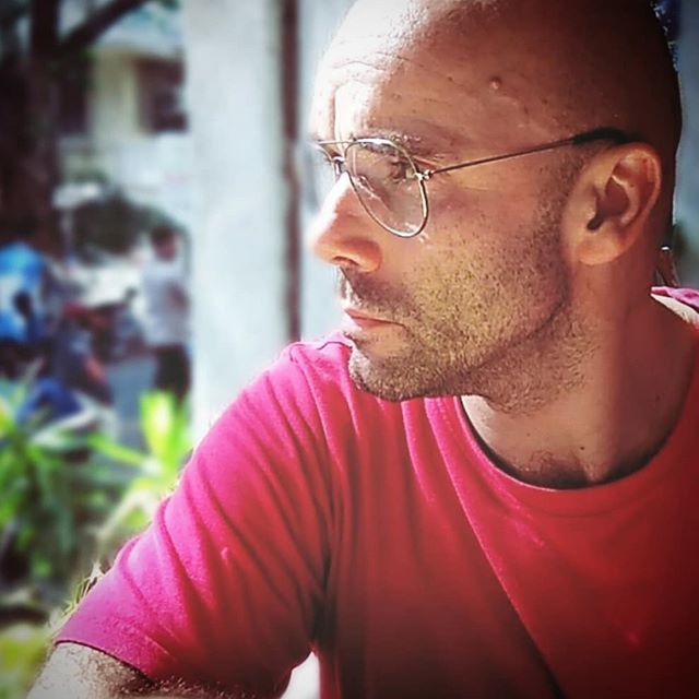 ZacharyCoffin's tweet photo. When a photographer sees you in a positive light...it feels like a good hair day ;)
.
Also, the glasses....styling. Also they were free.
.
.
#evilwhiteguy #positivelight #goodhairday
#glasses #styling #alsotheywerefree
#portrait #grateful #zacharycoffin https://t.co/dN7Ld6Y5r8 https://t.co/lfJdTJlzCw