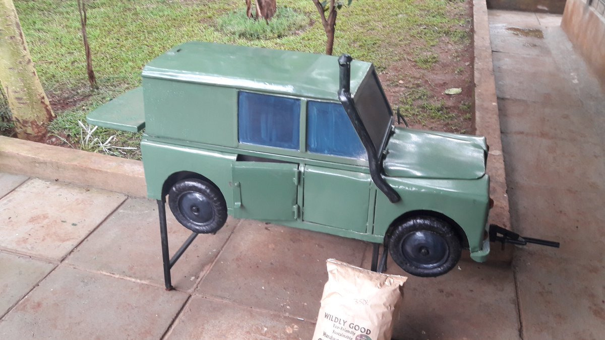 cookswelljikos's tweet photo. Happy Birthday @LandRover! After 20 years with Sweet Betty my #110Defender, we made her a mini-replica BBQ that is supposed to overheat! #WorldLandroverDay #happybirthdaylandrover #LandRover70Years @KingsleyFoundat #LandroverAfrica #LandroverKenya https://t.co/NZd5poHkbZ