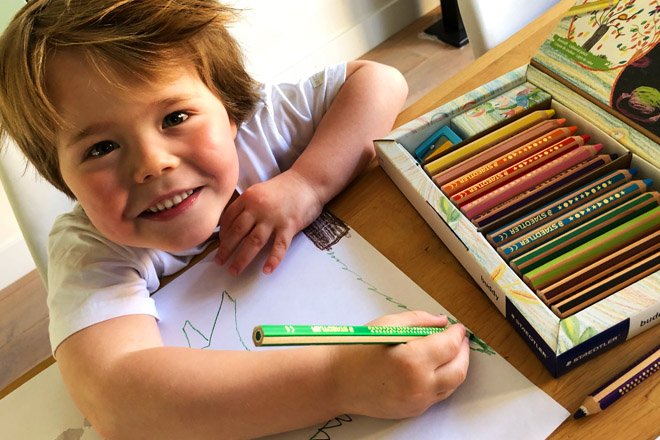 6 mei is het World Kids Colouring Day en slaan kids 2 vliegen in één klap door een mooie tekening te maken, want voor elke tekening doneert #STAEDTLER namelijk €1 aan het goede doel. Doe je mee? Kijk hier wat je moet doen: kidsproof.nl/DenHaag/Blog/k…
#spon #kidsprooftip