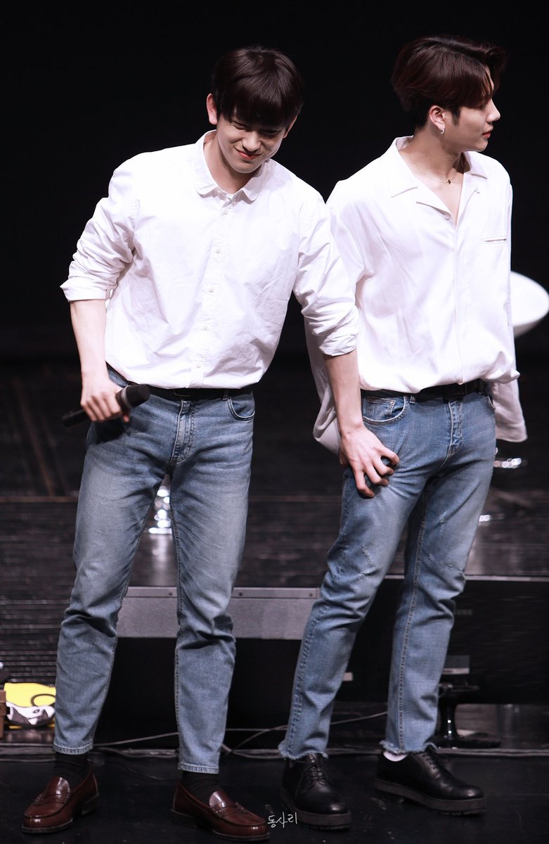 Nice41224537's tweet photo. จินยองนู๋ นู๋คิดอะไรอยู่ค่ะลูก ดูสายตาเจ้าเล่ห์นั่นสิ อกอิ๊เเม่จะหัก มีความแอบยิ้ม หึๆจับขากางเกงได้ แต่ห้ามมากกว่านั้นน่ะลูก 💓
#JINYOUNG #JacksonWang
#jackjin #PremiosMTVMIAW
#MTVLAKPOPGOT7
#GOT7
@GOT7Official https://t.co/Ag9gHe24uA