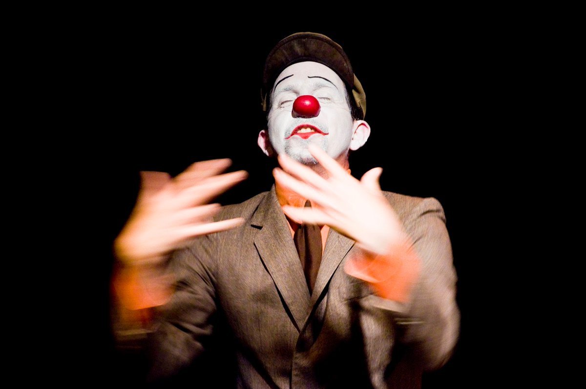 Pour éviter les bâillements, pensez aux #clowns pour votre prochaine soirée institutionnelle ! bit.ly/2HB4sUs #émotion #rire #événementiel