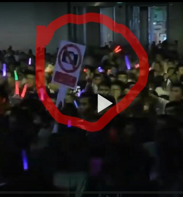 EricCrow_'s tweet photo. @officialJKT48 @MelodyLaksani Demi menjaga tradisi keseruan ngidol, yaitu mengangkat Lightstick dan Chant, pihak penyelenggara Tokyo Idol Festival dengan tegas melarang benda khas planet namex masuk ke area event, bahkan ada petugas khusus yg mengangkat tanda larangan :) https://t.co/EO9UbZhZyh