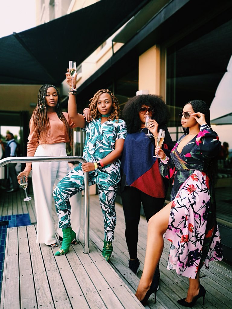 Siya_weloveher's tweet photo. Mna neChomi zam! 
❤️❤️❤️
We’s pops flava and Drips sauce! 
#BrunchPlus
#AboutYesterday
#SundayFunday https://t.co/hoiQlZKOqc