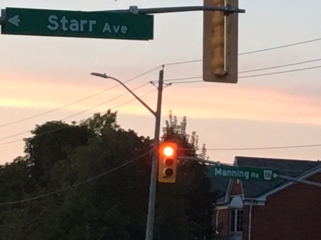 mimirmt29's tweet photo. @krisalderson This is an intersection in Whitby Ontario! Turn left you are on Starr Avenue and turn right you are on Manning Road. https://t.co/B87qQIeTbq
