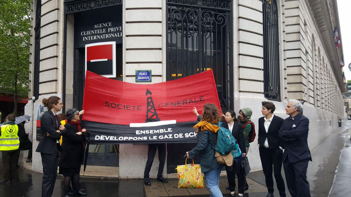 TexasSierraClub's tweet image. Last year, France’s largest bank @BNPParibas announced it would stop supporting fracked gas projects &amp;amp; companies. 

Today, @SocieteGenerale is the leading global banker of North American LNG. 

It’s their turn now to #StopRioGrandeLNG &amp;amp; #BreakTheFrackingCycle!