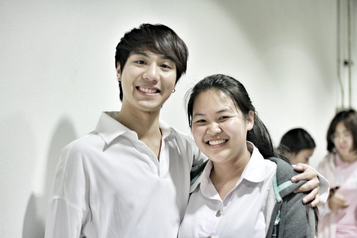 kheskanya3's tweet photo. .
ไวท์โวและแฟนคลับของเค้า...

#beautyboytheseries
#ThaiCH3
#TencentVideo 
#Cosocomo 
#whitewo https://t.co/qztfkZLurW