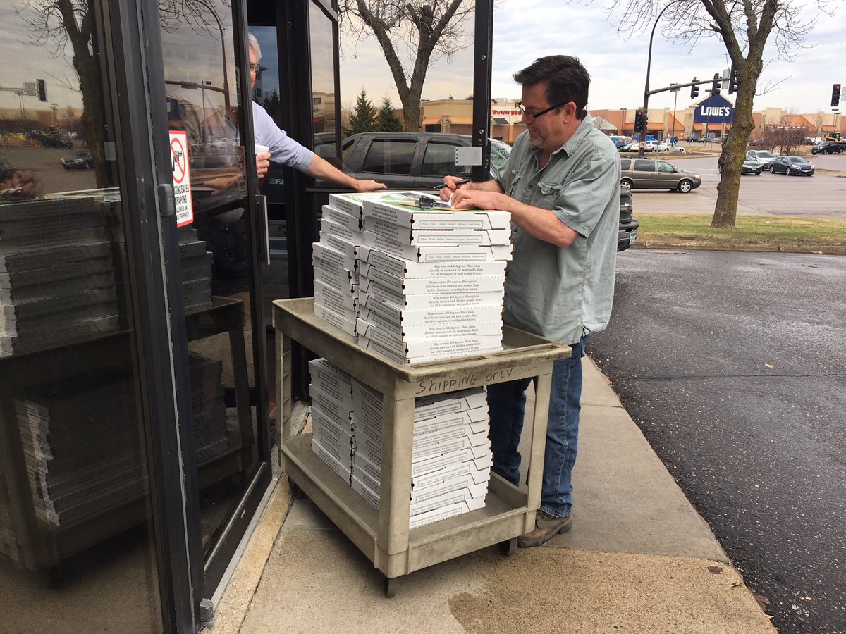 AMP_mfg's tweet photo. [ONE MORE REASON WHY IT IS GREAT TO WORK AT @AMP_mfg] Quarterly inventory days = a pizza 🍕 party for lunch at AMP. Even better, when it's on a Monday! Thanks Latuff's Pizzeria for the tasty pizza! #AMPproud #Thankful #Solutionsforpower https://t.co/9Hfqys286F