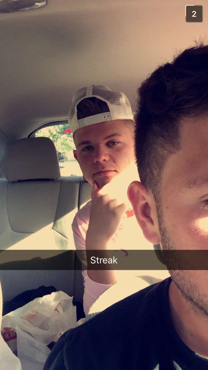 griffgoose's tweet photo. @Carlini_14 Happy birthday dandy #BROSFORLIFE https://t.co/FVCs931EVd