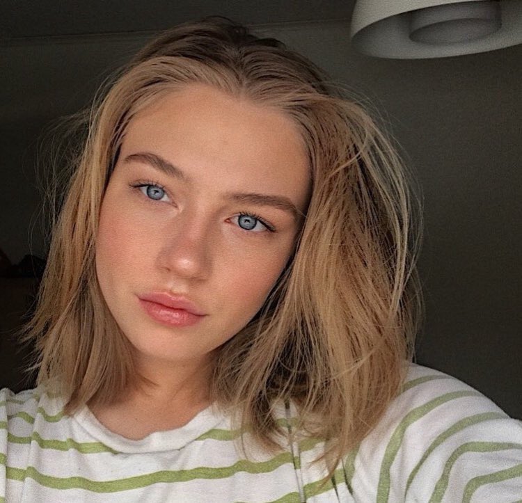 skxmrpg's tweet photo. • inconnue.

• Maëva Dahl.
• 18 ans.
• terminale. 
• @rpwmaeva https://t.co/500IZord8t