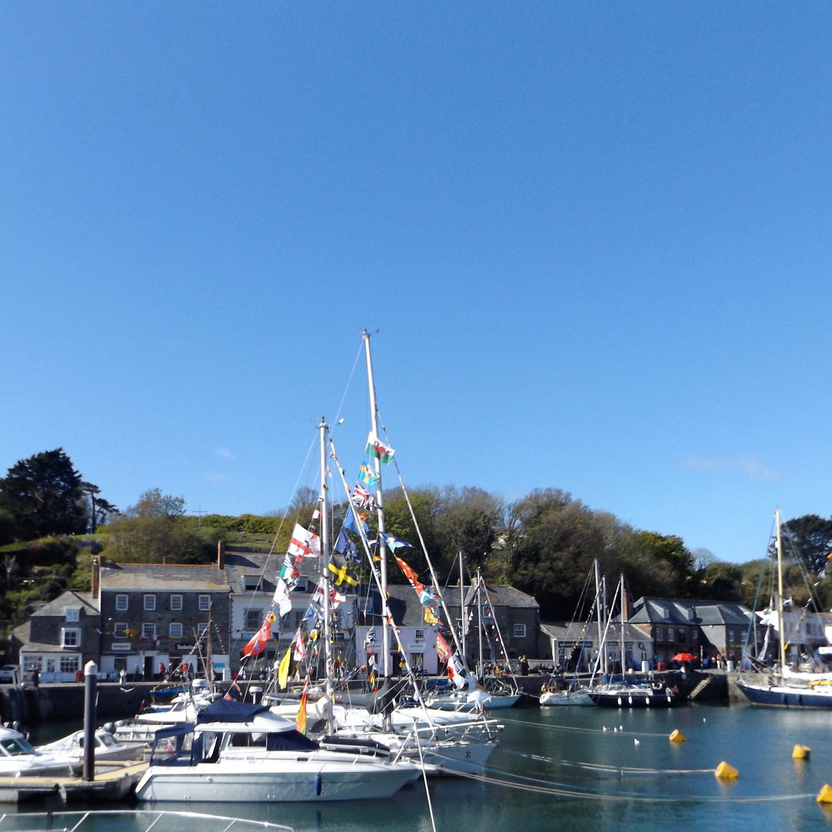 For #Padstow #MayDay #ObbyOss celebrations, @PlasticWaive @Biffa @CornwallCouncil and Padstow Town Council teamwork... #Biffa will place 12 recycling bins at various locations around the town to encourage people to dispose of their plastics and cans responsibly during the event