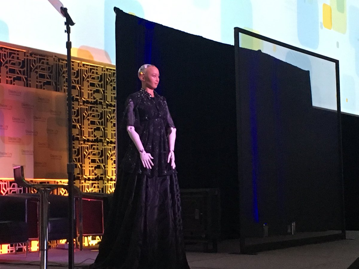 Love #HackingHealthOttawa so much I wore the tee shirt to meet #Sophia and <a href="/iBionicsCA/">iBionics Global</a> #boothBRO @OCEinnovation <a href="/lsirois007/">Luc Sirois</a> @me_andmind  <a href="/HHOttawa/">Hacking Health Ottawa</a> #Booth1732