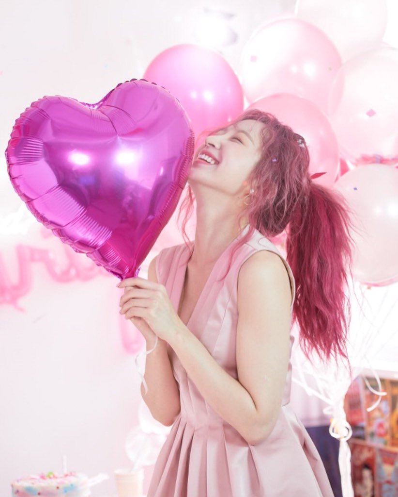 fairyggon's tweet photo. @EXIDofficial
Happy Birthday to my first female love.🎂💞 
My perfect supreme queen.👑💗
The woman I most admire and love in the world!🌈💘
My radiant sun, I love you so much!☁💖
#Happy_HANI_Day 
#EXID #하니 #Hani https://t.co/VP09VM5ABQ