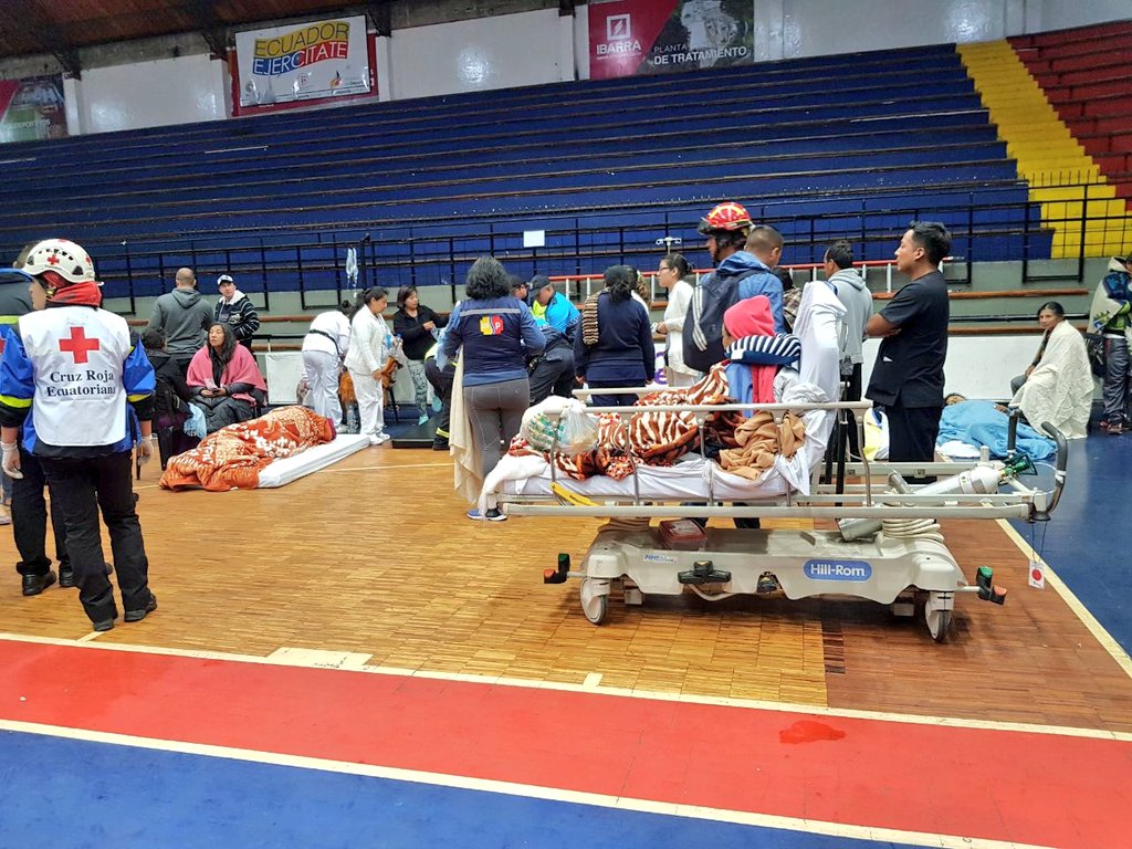SaludImbabura's tweet photo. #Ibarra | "El trabajo articulado del personal de salud y la activación de la red de salud, precauteló la atención de los pacientes. No existió descompensación en la salud de ninguno de ellos durante y después de la amenaza de explosivo en el HSVP", @drlyther gerente #HSVP https://t.co/myfNJQU0aC
