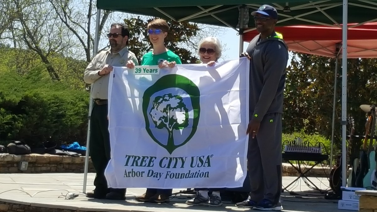 Town of Wake Forest celebrated 39 years as a Tree City USA and 4 years as a Tree Line USA at their Arbor Day Event last week. Congrats! <a href="/ufb4trees/">Wake Forest NC UFB</a> <a href="/WakeForest_NC/">Wake Forest, NC</a> #NCArborDay2018 #arborday #treecity #treeline