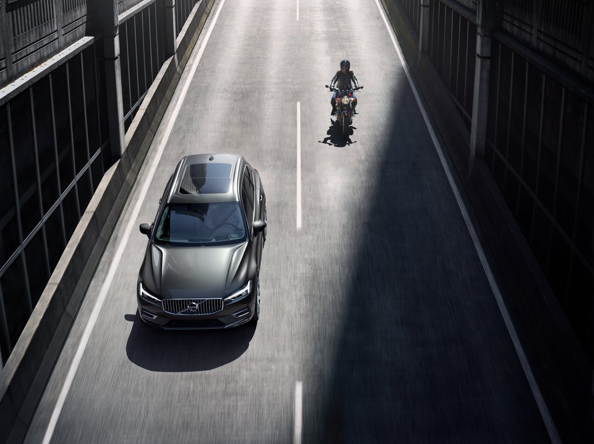 volvocares's tweet photo. Máxima seguridad para ti y para el resto de conductores, gracias al Sistema de Información de Puntos Ciegos del #VolvoXC60 https://t.co/9n5sNpewcI #LifeforTech https://t.co/sVf3LyJQGm