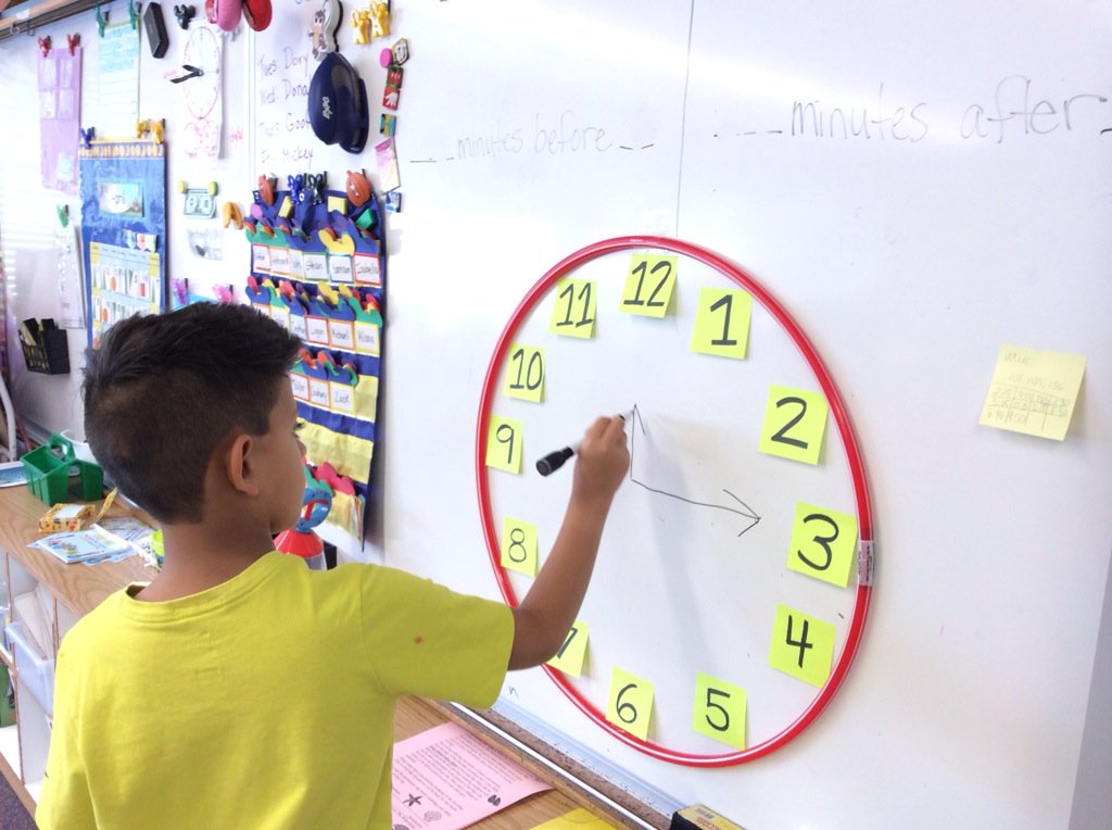 mmhteach's tweet photo. Drawing hands to nearest 5 mins! Time flies in #class2h! @Ivysherman #seamanstrength https://t.co/7O6KGQWDgM