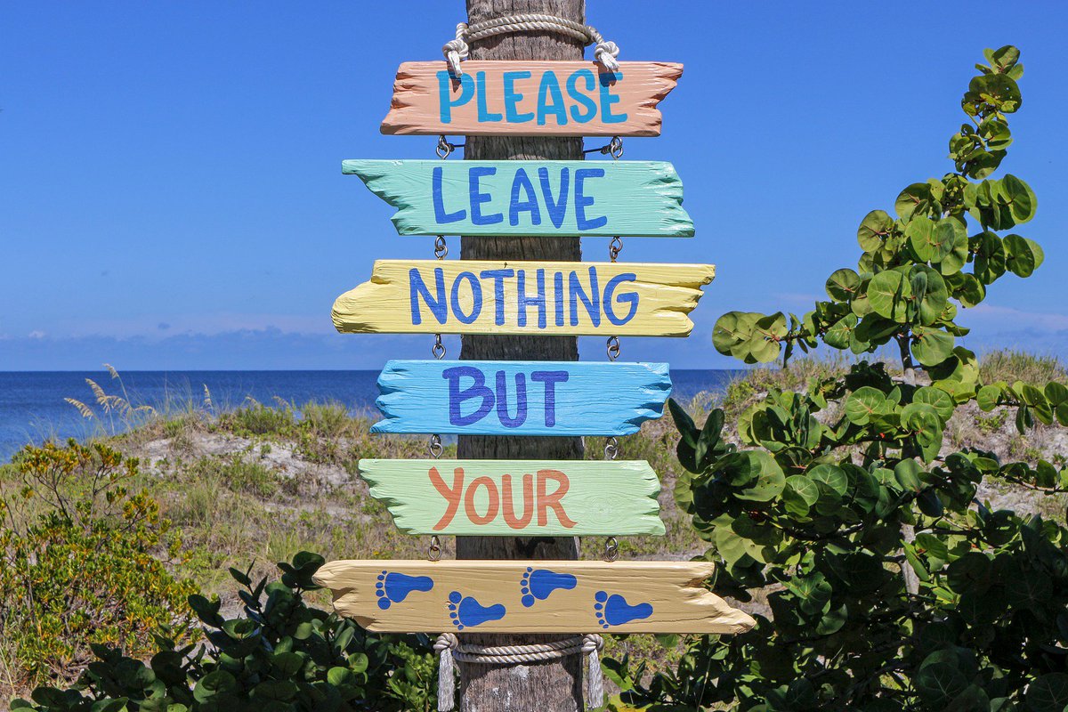 fabonbeach's tweet photo. Leave nothing but your footprints. #beachlife https://t.co/oYg9YvaTIy