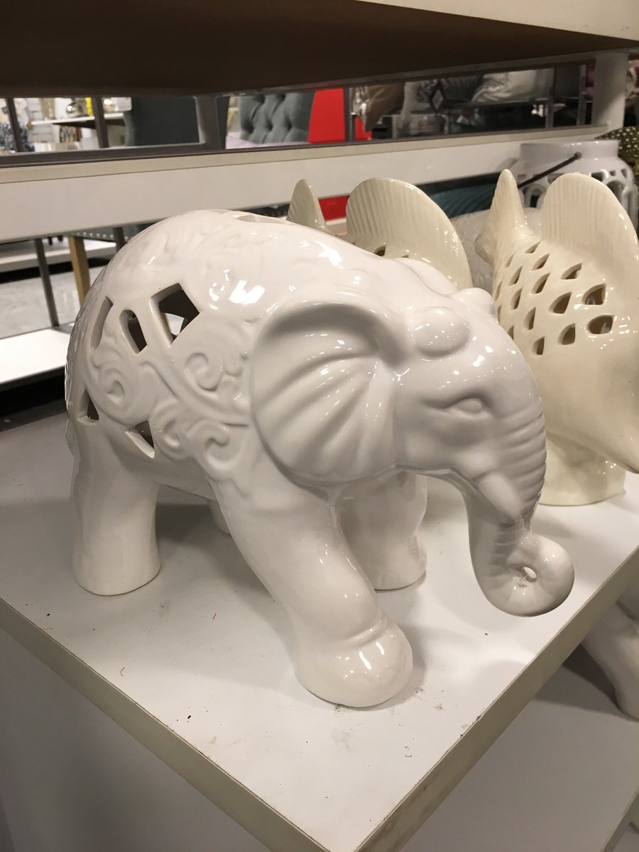 MS1LoveLiveLife's tweet photo. My grandma loved Elephant it brings good luck 🐘🐘💙💙💙 happy birthday grandma #ThelmaSkyLanternsMemoriesLightsBirthdayCelebration 
#SecretThelma #ThelmaBlueElephantWarriors🐘🐘#randomactofkindness #PayItForward #PayItForwardLoveLifeChallenge 🐘🐘🌹#dementia #angel https://t.co/jj5EEIZH5g