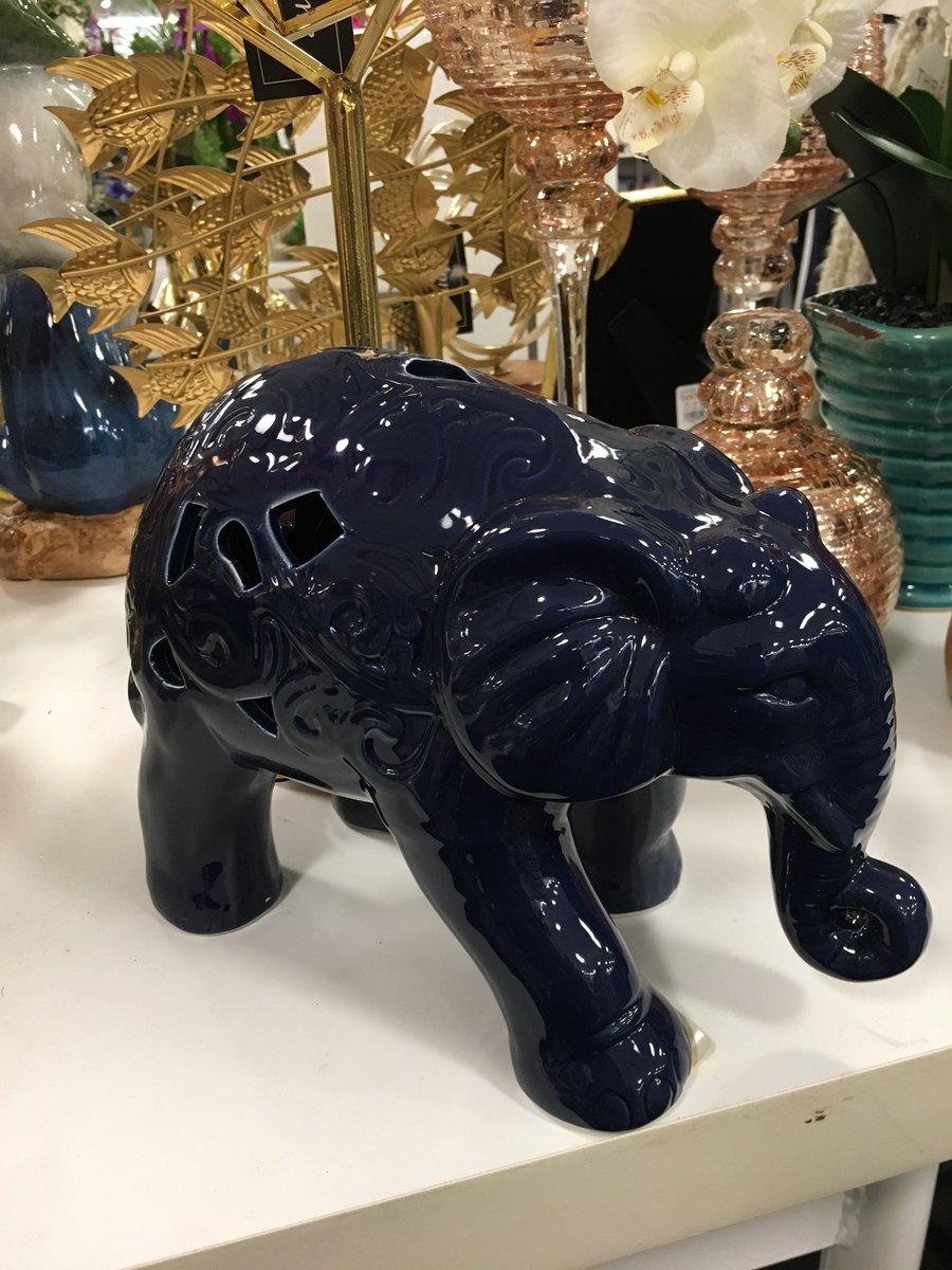MS1LoveLiveLife's tweet photo. My grandma loved Elephant it brings good luck 🐘🐘💙💙💙 happy birthday grandma #ThelmaSkyLanternsMemoriesLightsBirthdayCelebration 
#SecretThelma #ThelmaBlueElephantWarriors🐘🐘#randomactofkindness #PayItForward #PayItForwardLoveLifeChallenge 🐘🐘🌹#dementia #angel https://t.co/jj5EEIZH5g