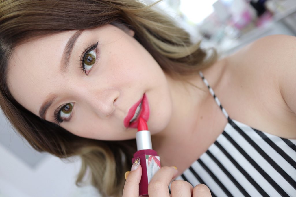 _evefee_'s tweet photo. ลุคจาก True Wings Limited Edition Fei Fei สวยแซ่บเว่อ อายแชโดว์มีความวิ้งค์ เนื้อสีแน่น มีโปรแถมกระเป๋าด้วย ของมันต้องมี ของมันต้องจัดนะจ๊ะสาวๆ
#OrientalPrincess #TrueWingsLimitedEdition #FeiFeistyle #สบายปีกความงามในแบบของคุณ #ผู้หญิงอย่าหยุดสวย #KeepBeautiful https://t.co/zMrWVWzcf1