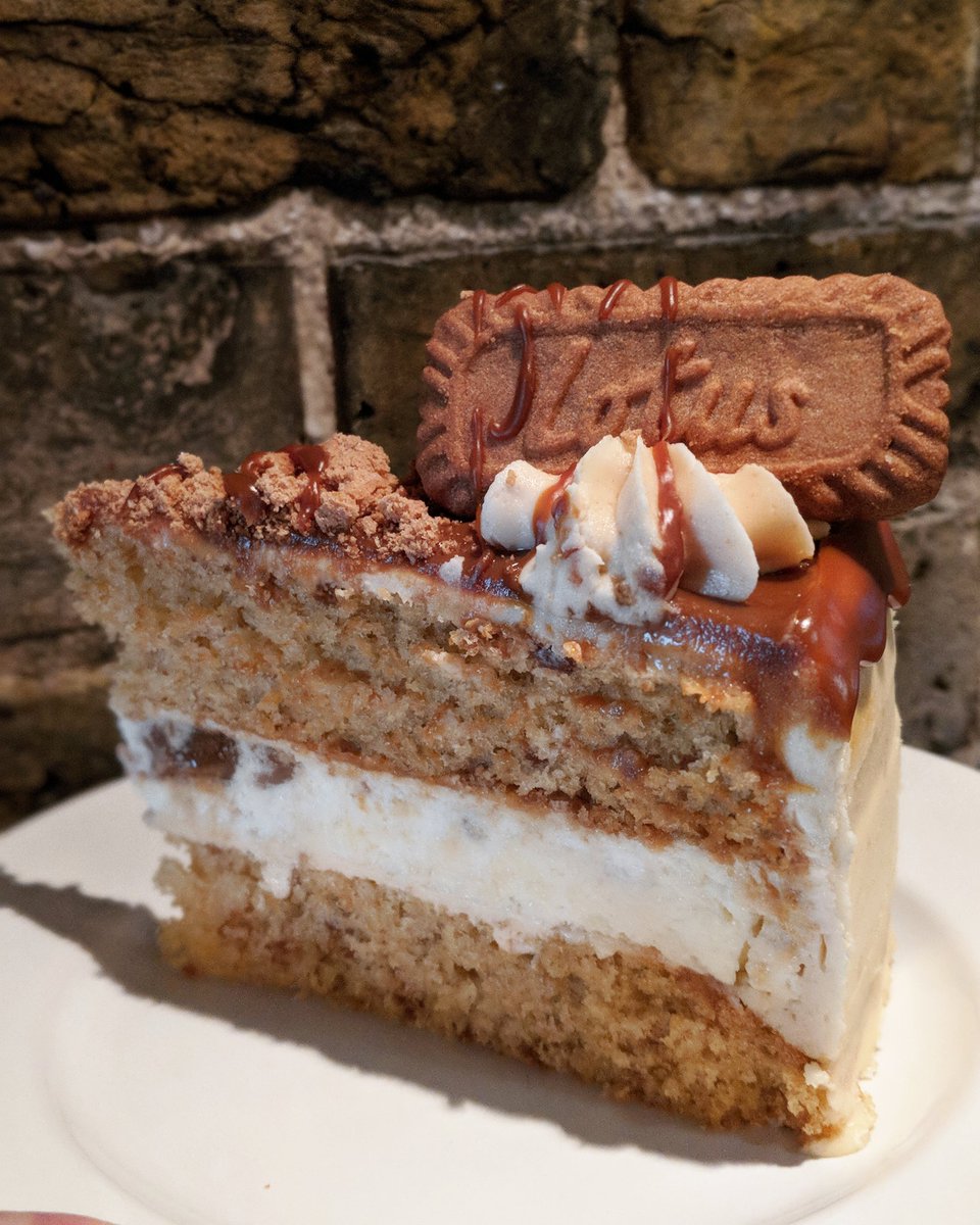 Monday diet started well...... 
#lotusbiscuit #cheesecakecake #biscoff #lunch #cakeeating #alldayeveryday #dealhighstreet #dealkent