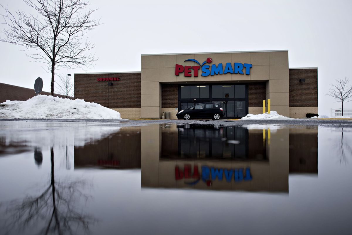 CrainsPhoenix's tweet photo. PetSmart lenders are questioning new store openings. Via Bloomberg https://t.co/JOkIc1cR1h https://t.co/ZUQnB1afWV