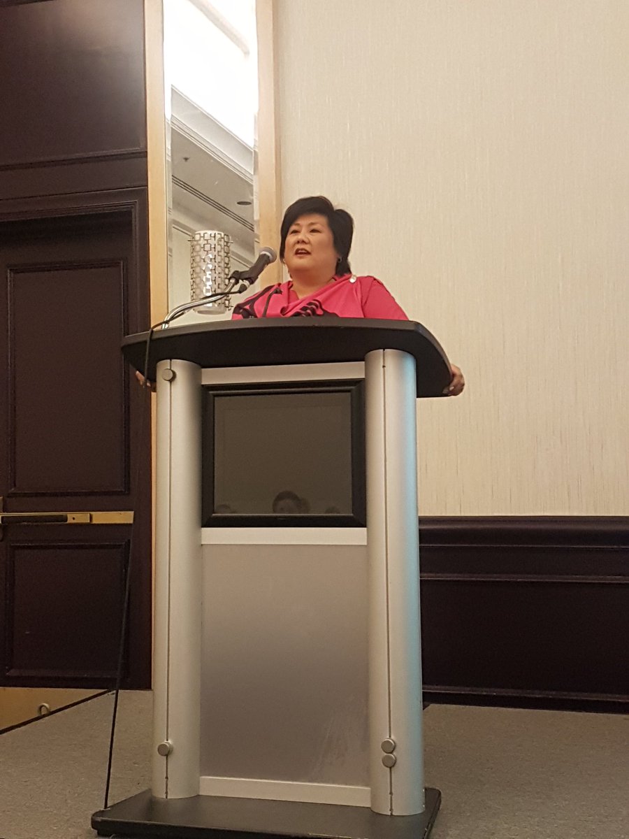cederbergspeaks's tweet photo. 18% of Canadians live in rural/remote communities. @ivyomd shares her rural roadmap to support and retain doctors in rural communities. Great info @CanadianASPR #iamcaspr #caspr2018 #healthcareforall https://t.co/0h63ZuyNUy
