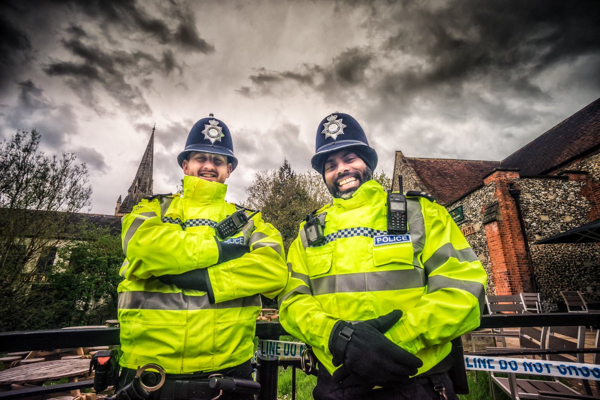 tk_pix's tweet photo. Couple of lovely guys from the Nottinghamshire force guarding the Mill today...
#streetphotography #streetphoto #portrait #wideangleportrait #sonya7r #communitypolicing #police #salisbury #streetsofsalisbury #salisburyspy #visitsalisbury #salisburyisopen https://t.co/oxcgWDnpBd